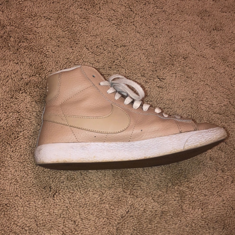 Nike high top tennis shoes